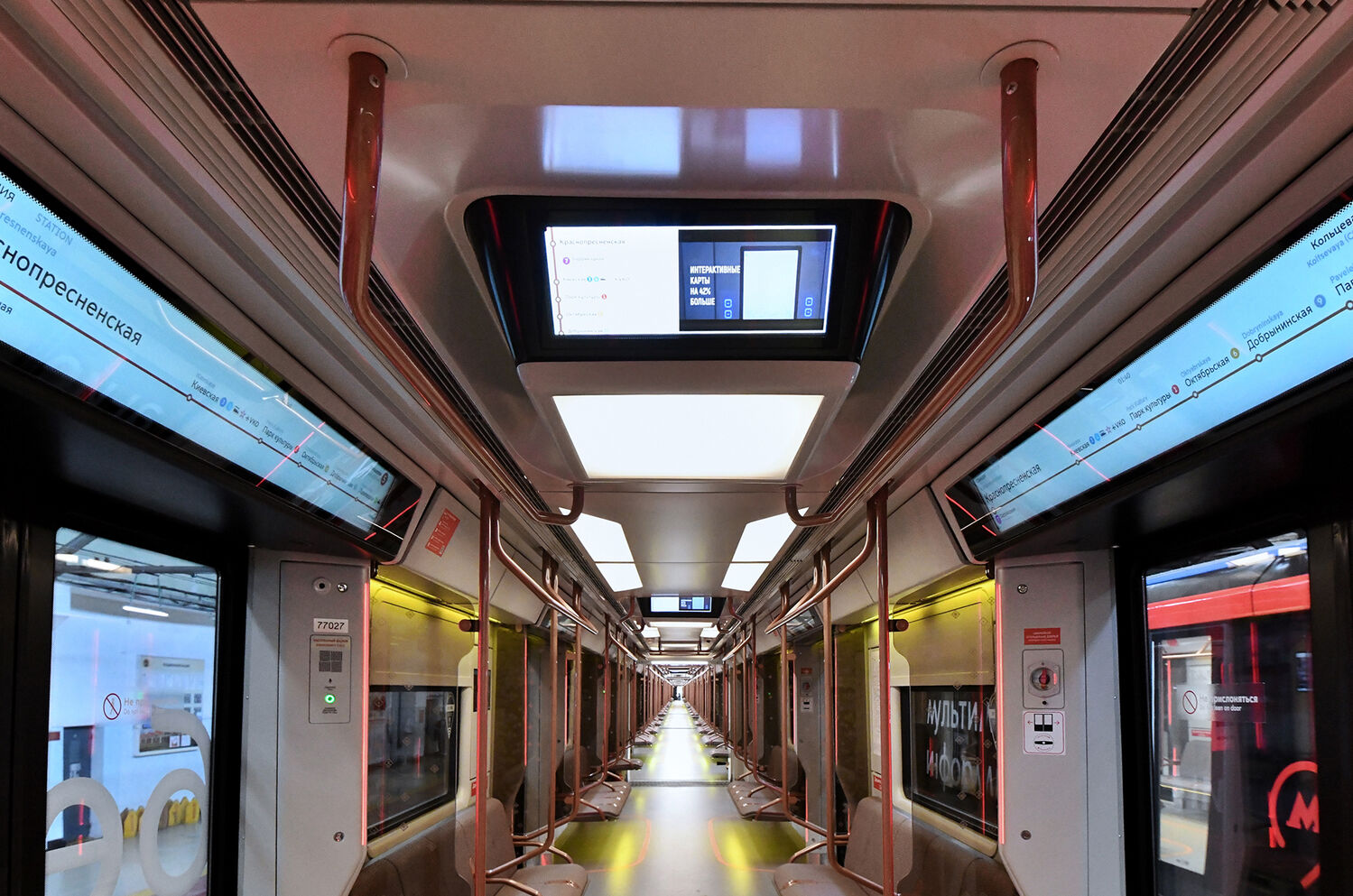 поезд метро москва 2021